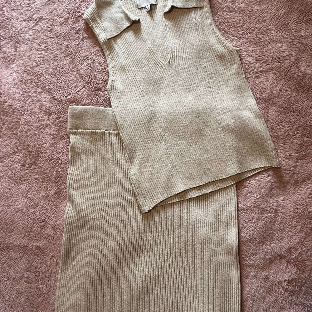 Elegant Beige Knit Skirt Set